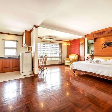 Studio Suite By Royal Ivory Nana Bangkok Exteriör bild