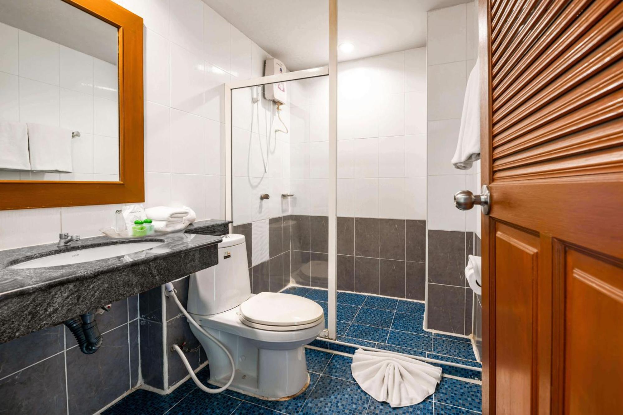 Studio Suite By Royal Ivory Nana Bangkok Exteriör bild