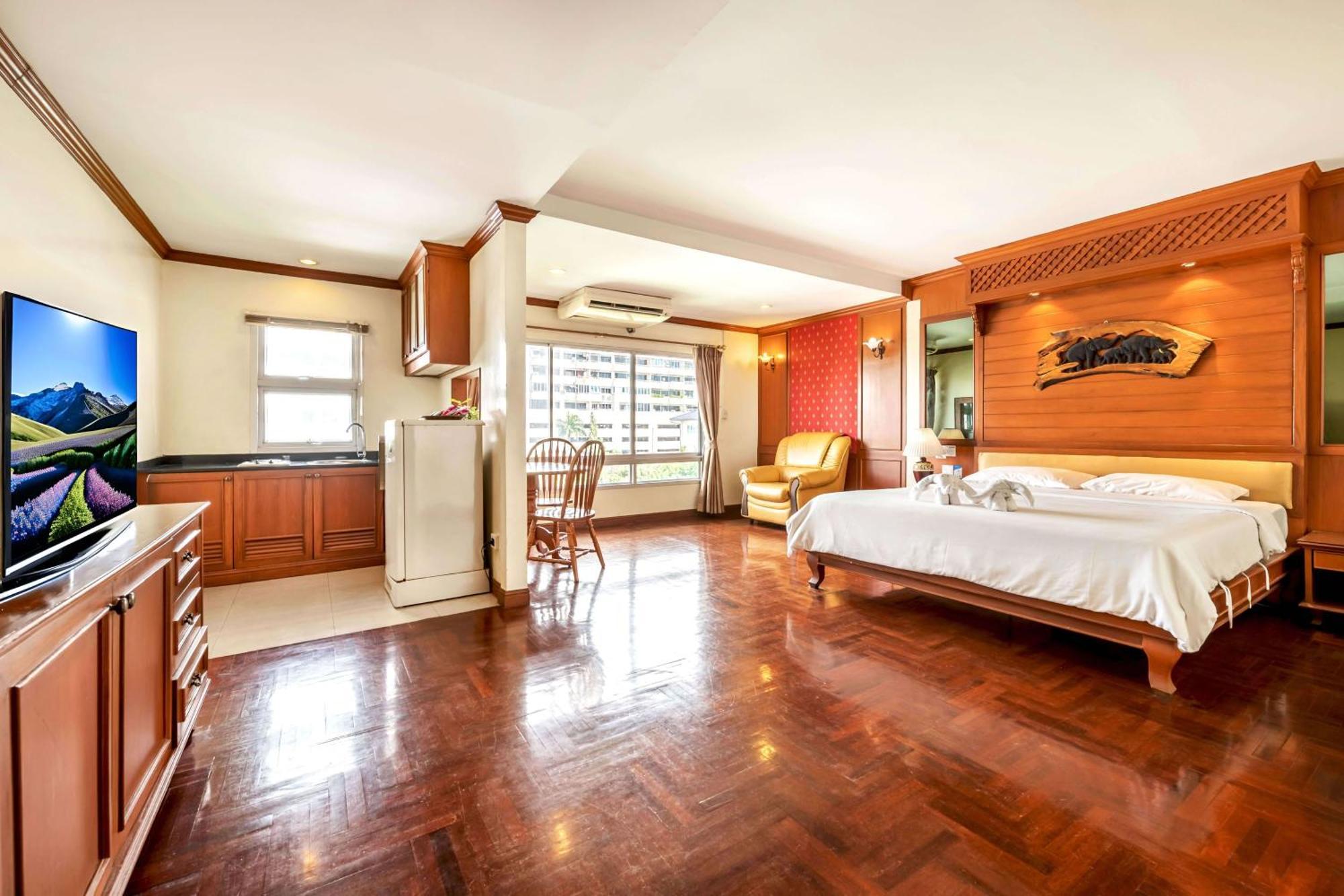 Studio Suite By Royal Ivory Nana Bangkok Exteriör bild