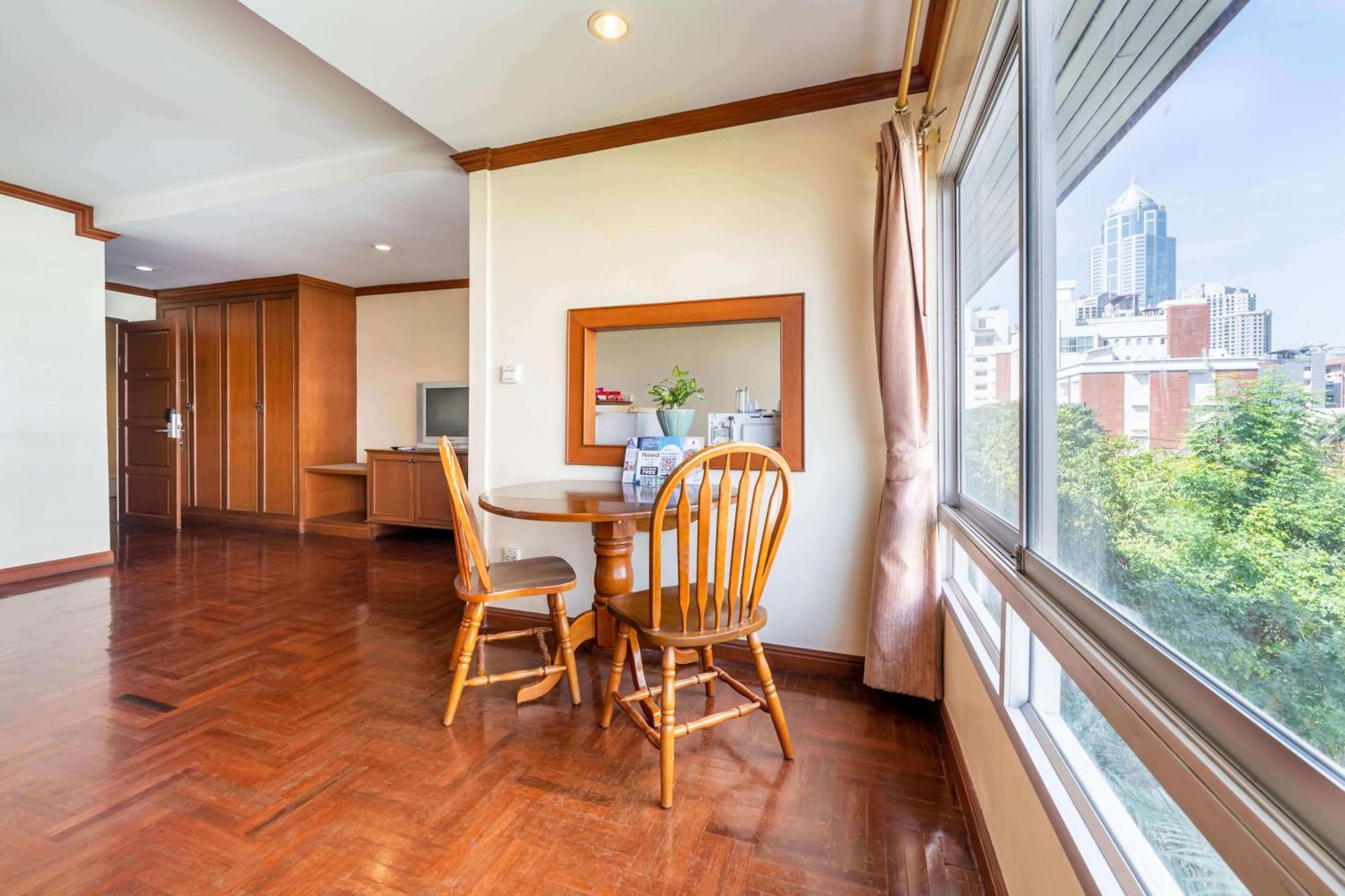 Studio Suite By Royal Ivory Nana Bangkok Exteriör bild
